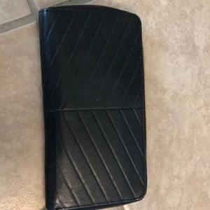 Stella and dot covet leather wallet in black